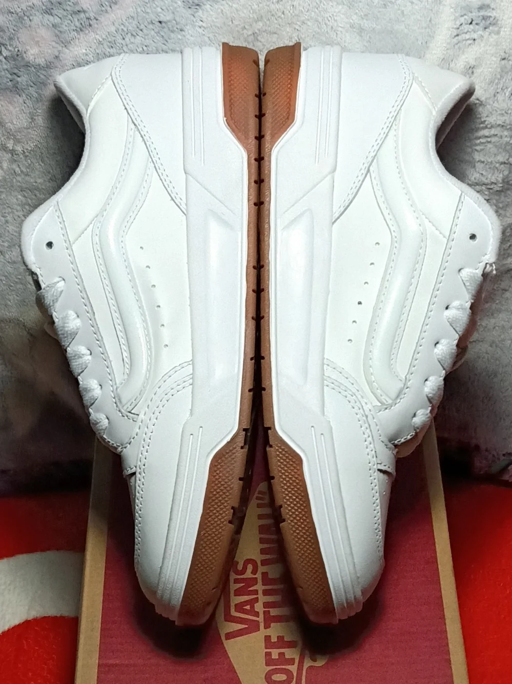 Vans Hylane White / Gum Mens Size 8.5 / Womens 10 VN000D1J9DH Brand New with Box